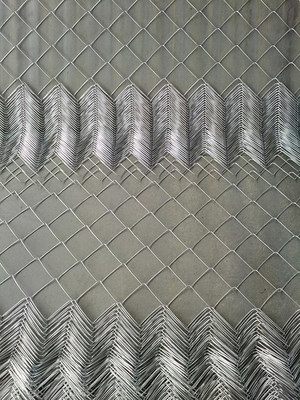 供應(yīng)6mm*6mm勾花網(wǎng)護(hù)欄 勾花網(wǎng)廠家價格 鍍鋅勾花網(wǎng)-安平縣卓勛金屬絲網(wǎng)制品